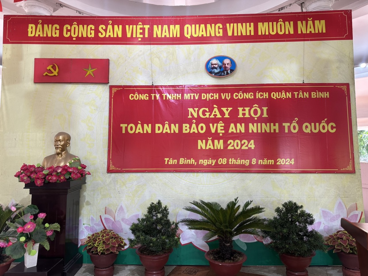 NGÀY HỘI “TOÀN DÂN BẢO VỆ AN NINH TỔ QUỐC NĂM 2024” VÀ TUYÊN TRUYỀN PHÁP LUẬT VỀ PHÒNG CHỐNG CÁC LOẠI TỘI PHẠM, KỸ NĂNG NHẬN DIỆN VÀ ĐỀ PHÒNG TIN TỨC GIẢ, TIN XẤU, ĐỘC TRÊN KHÔNG GIAN MẠNG 